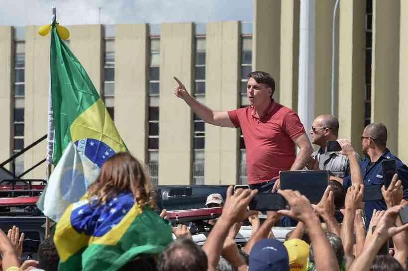 Profissionais de saúde acusam Jair Bolsonaro de crime contra a humanidade na Corte Penal Internacional, na Holanda